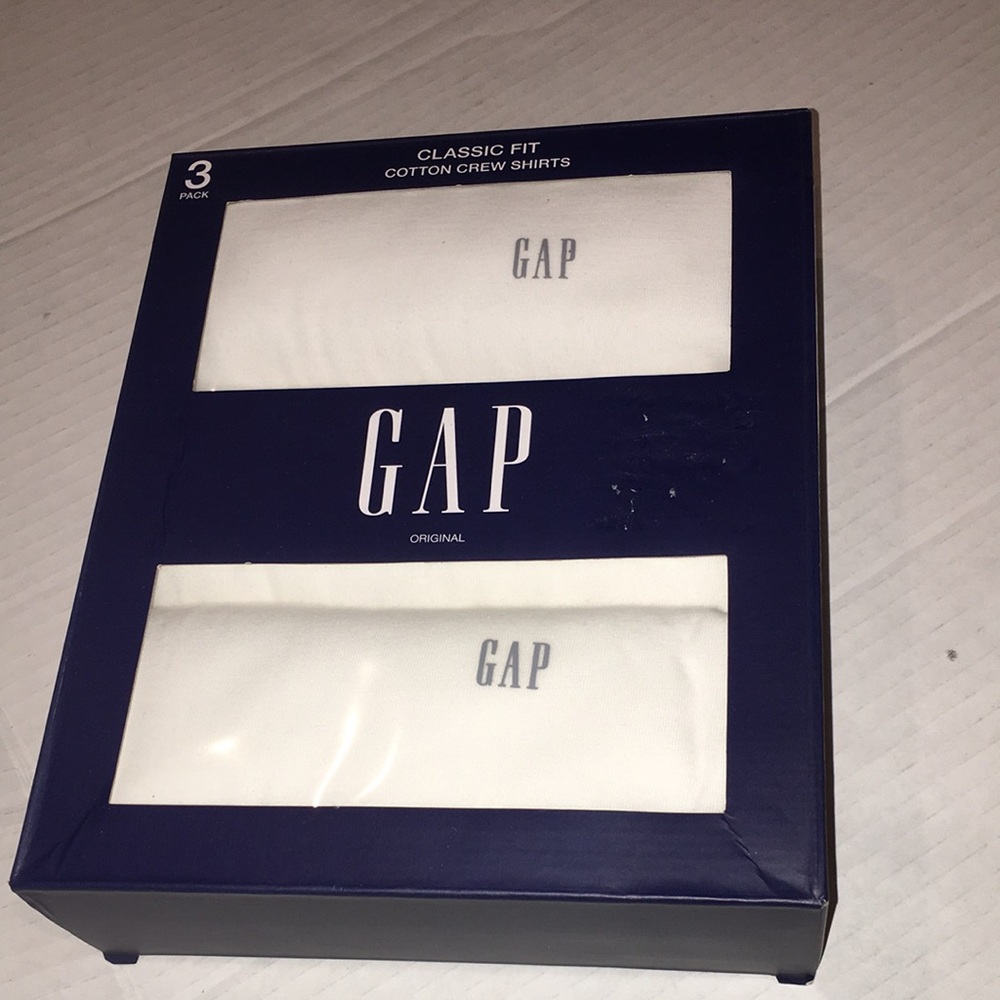 GAP Men's White Classic Fit Cotton Crew Shirts - 3 Pack